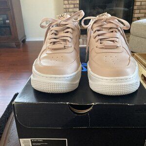NEW Nike Pixel Sneaker Size 8.5